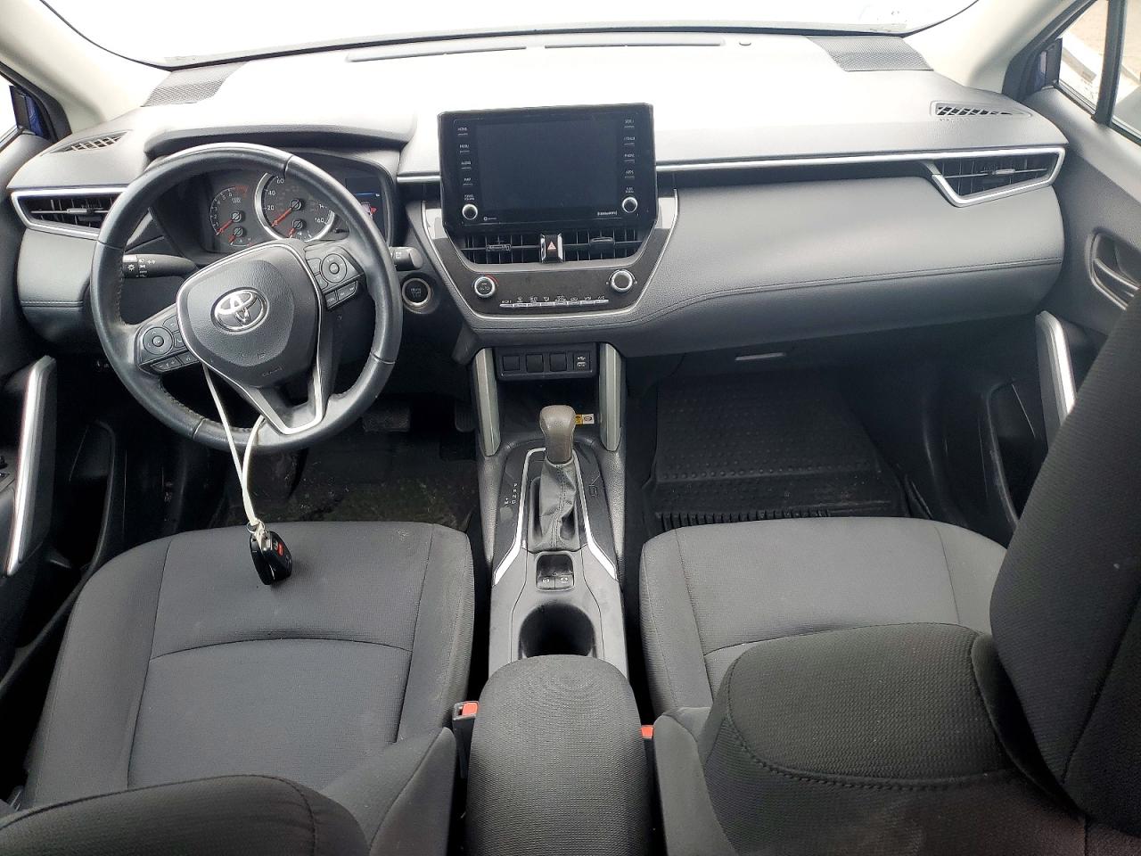 2022 TOYOTA COROLLA CROSS LE photo 8