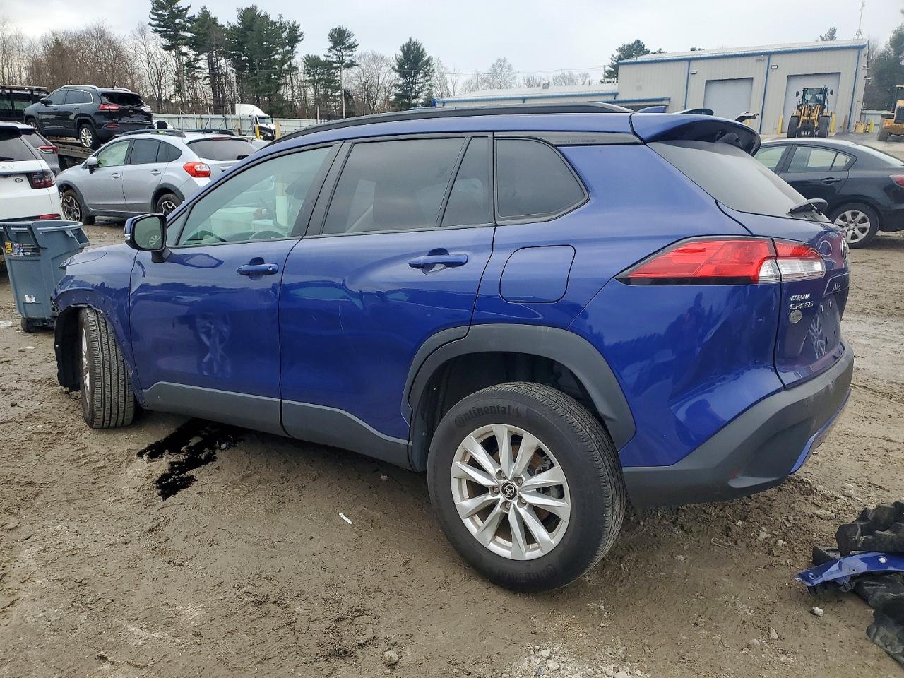 2022 TOYOTA COROLLA CROSS LE photo 2