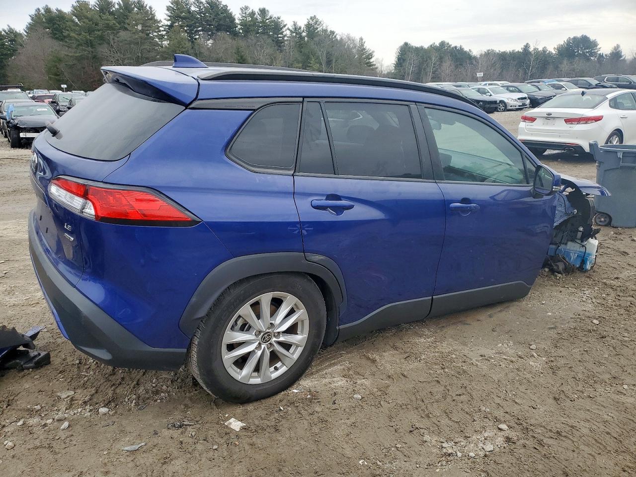 2022 TOYOTA COROLLA CROSS LE photo 3