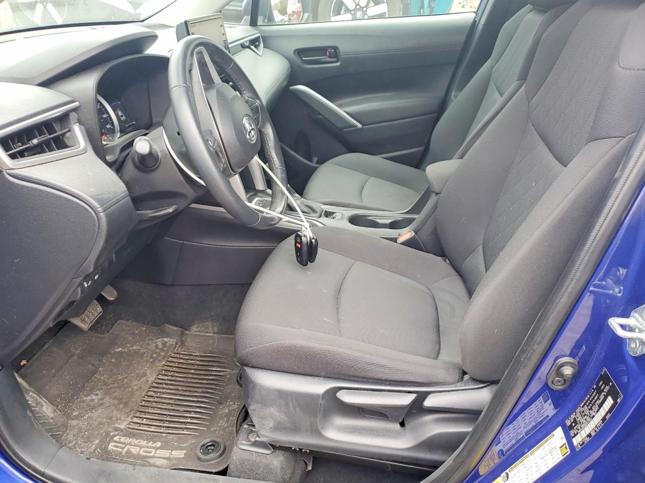 2022 TOYOTA COROLLA CROSS LE photo 7