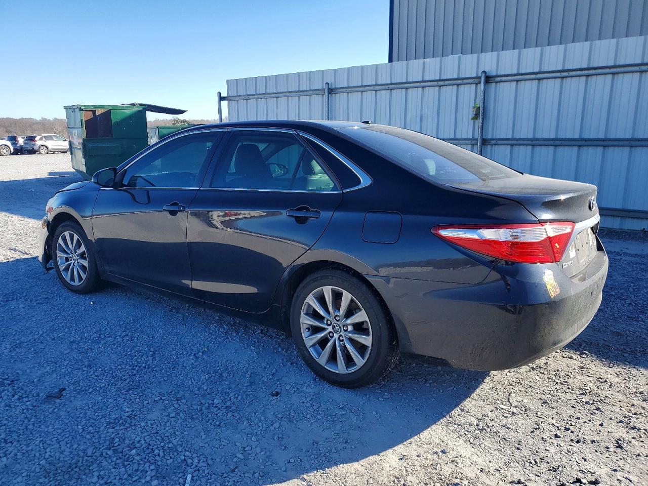 2017 TOYOTA CAMRY LE photo 3