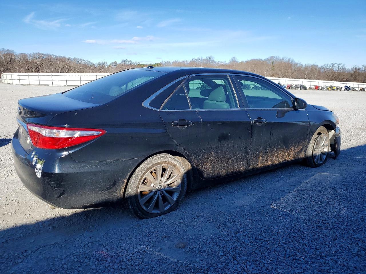 2017 TOYOTA CAMRY LE photo 5