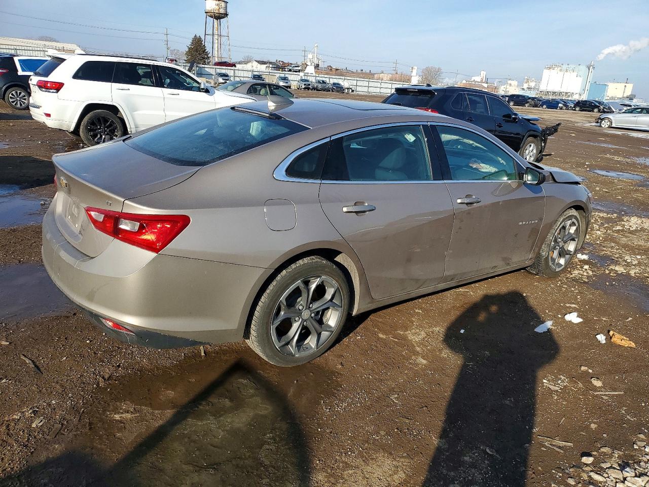 2023 CHEVROLET MALIBU LT photo 3