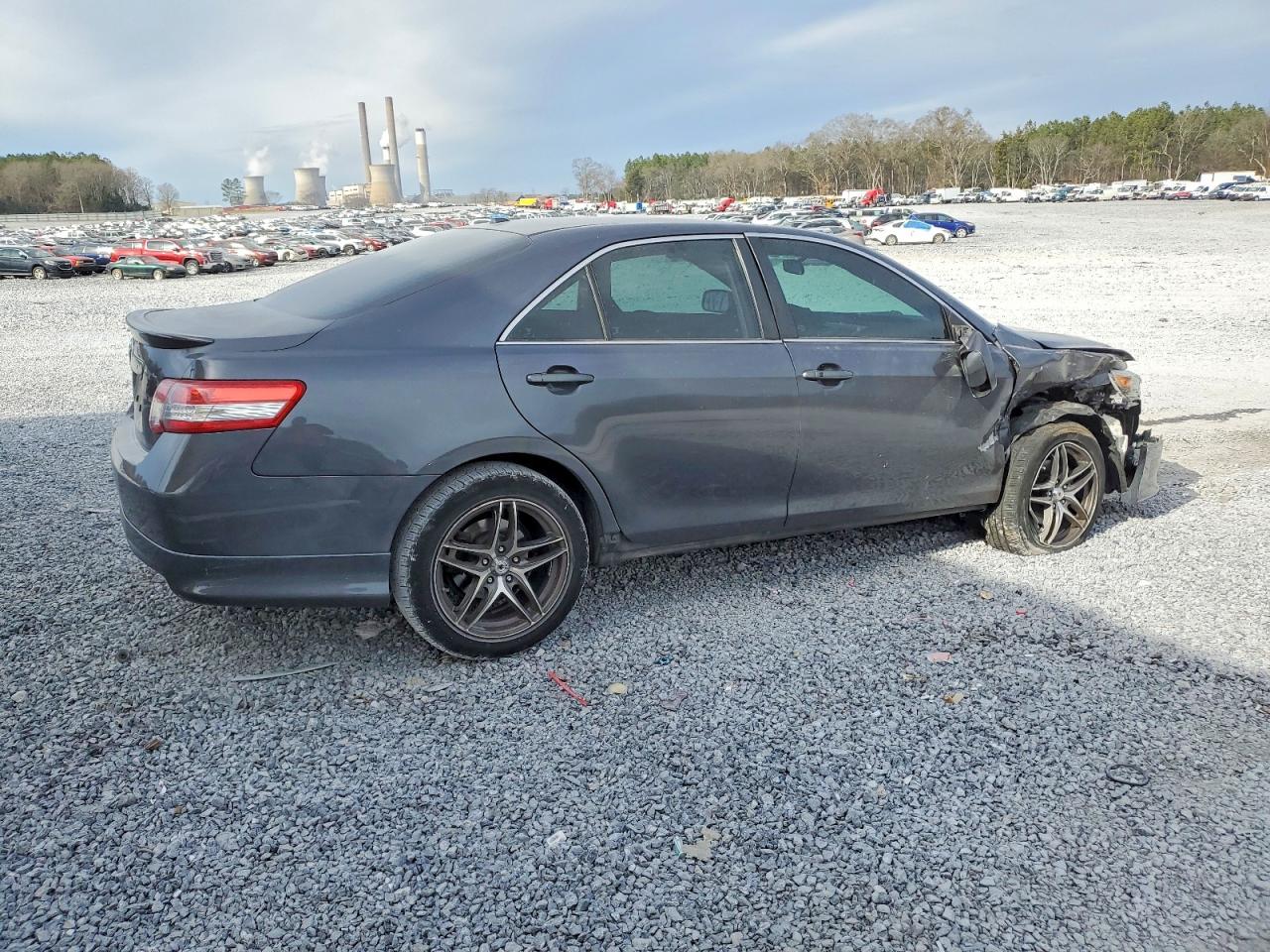 2011 TOYOTA CAMRY BASE photo 3