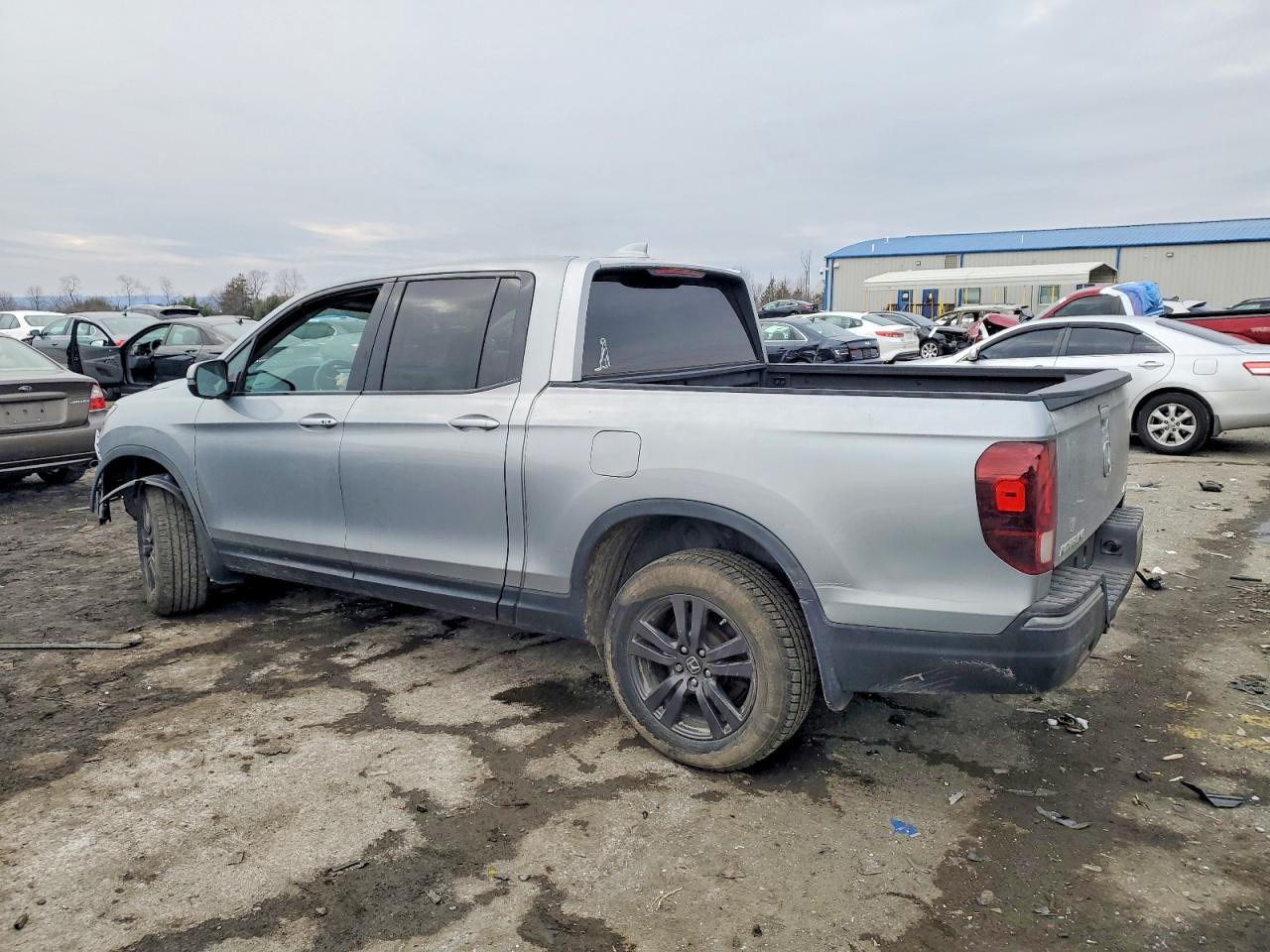 2019 HONDA RIDGELINE SPORT photo 2