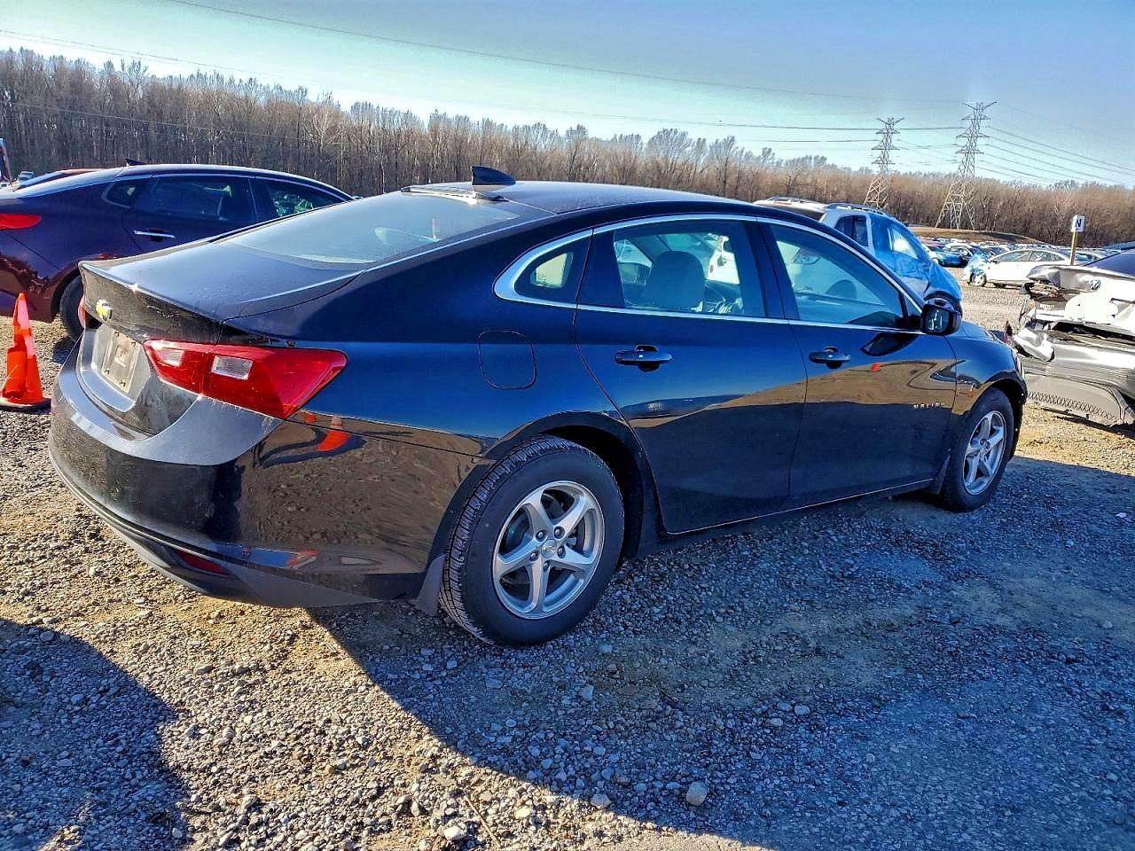 2018 CHEVROLET MALIBU LS photo 3