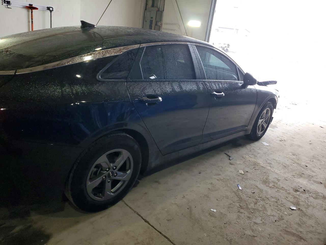 2023 KIA K5 LXS photo 10