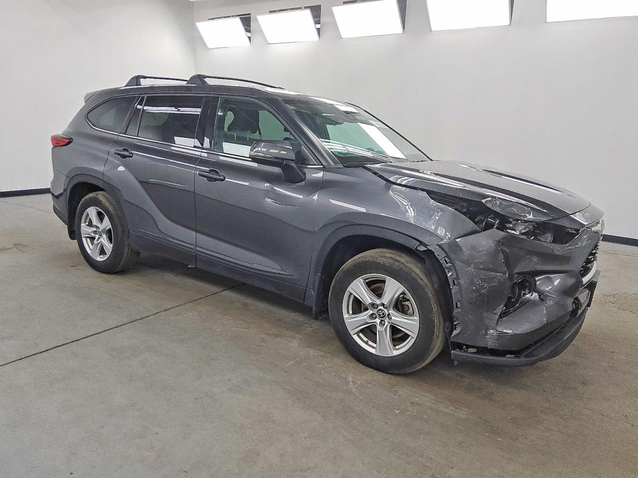 2021 TOYOTA HIGHLANDER LE photo 4