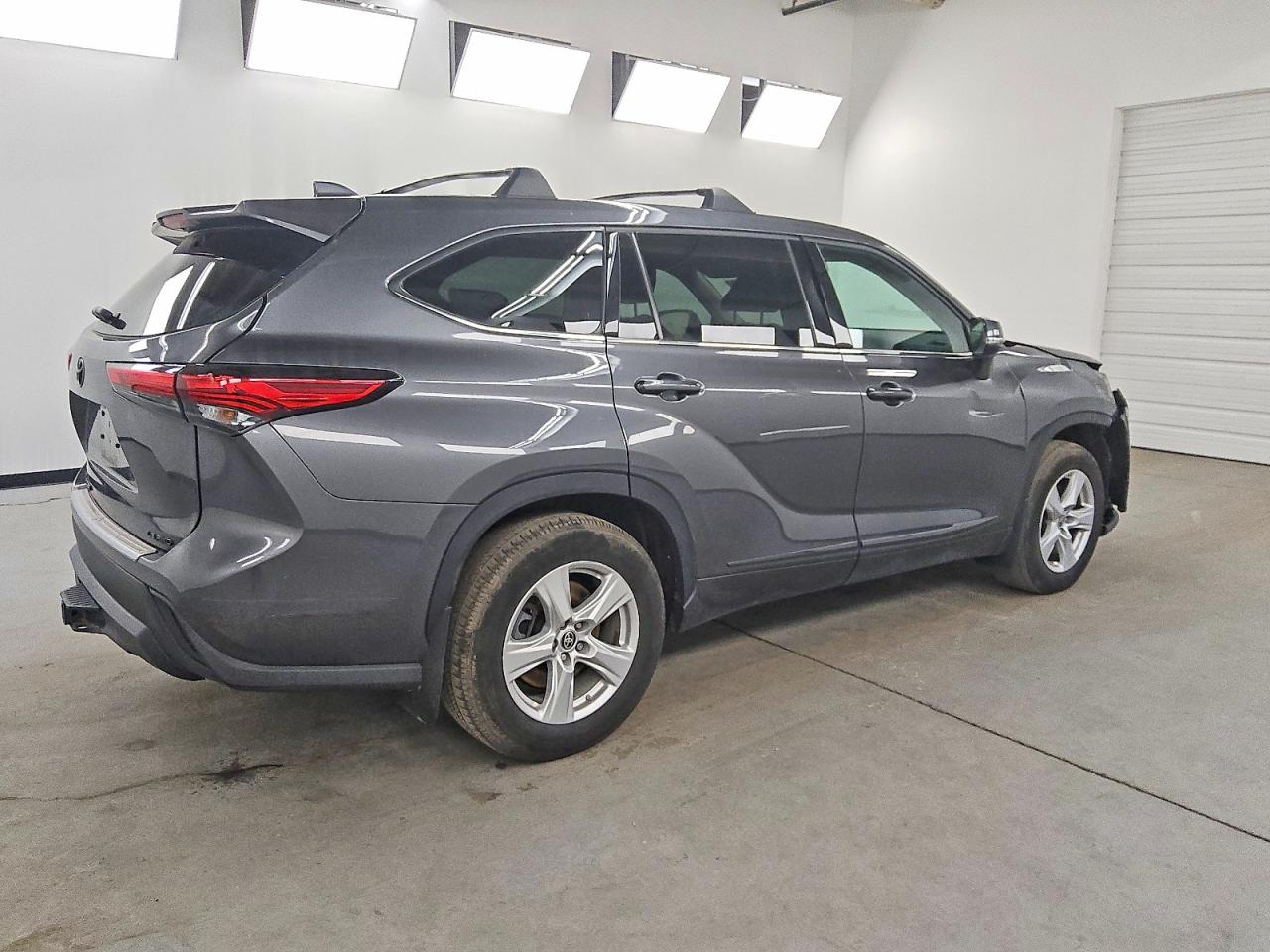 2021 TOYOTA HIGHLANDER LE photo 3