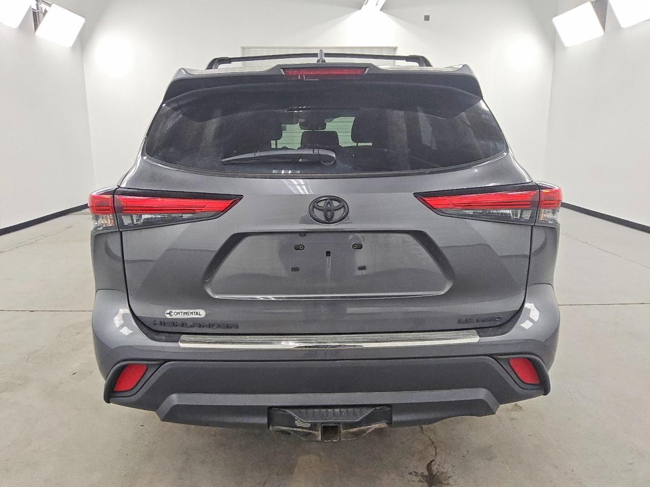 2021 TOYOTA HIGHLANDER LE photo 6