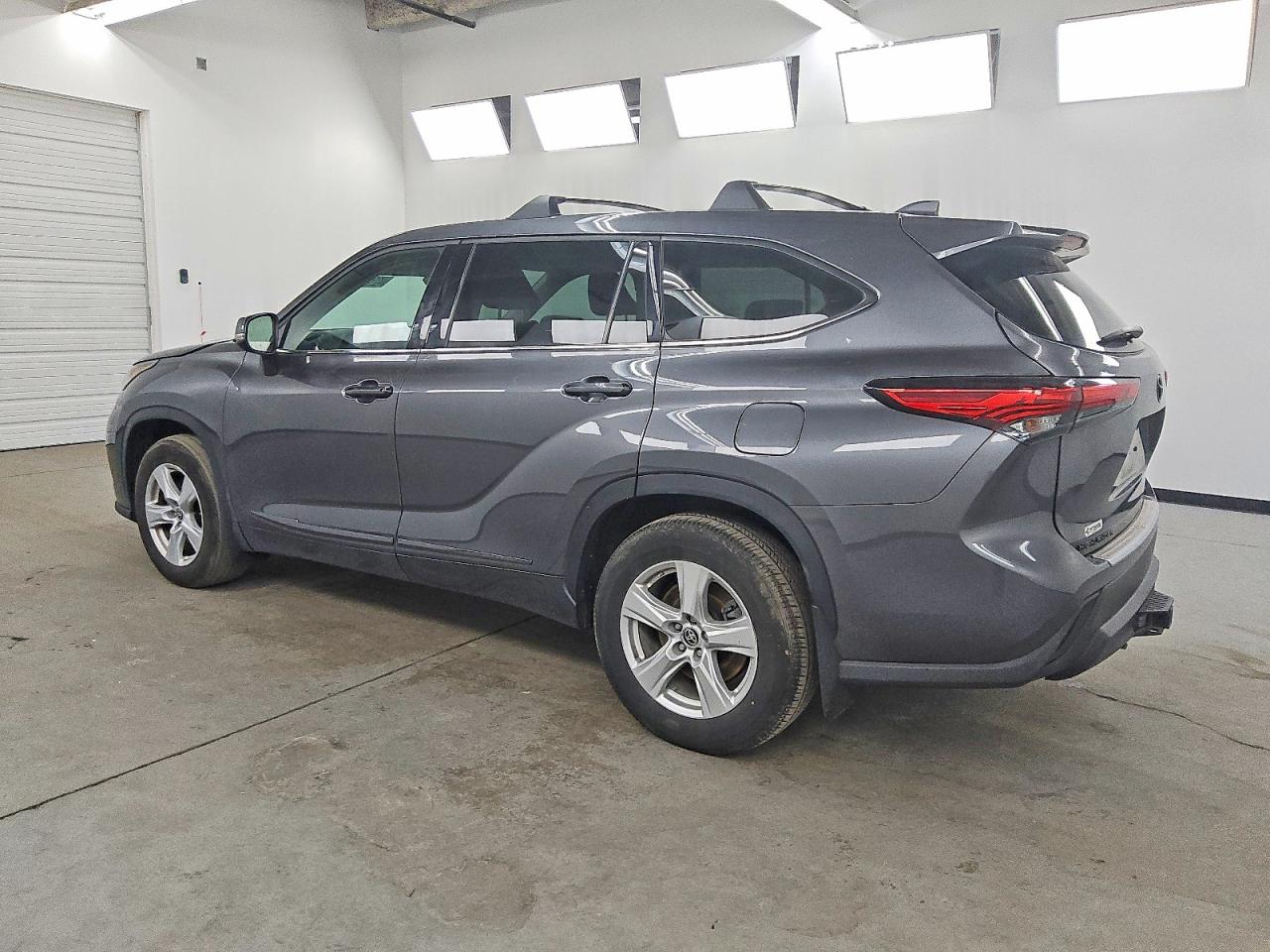 2021 TOYOTA HIGHLANDER LE photo 2