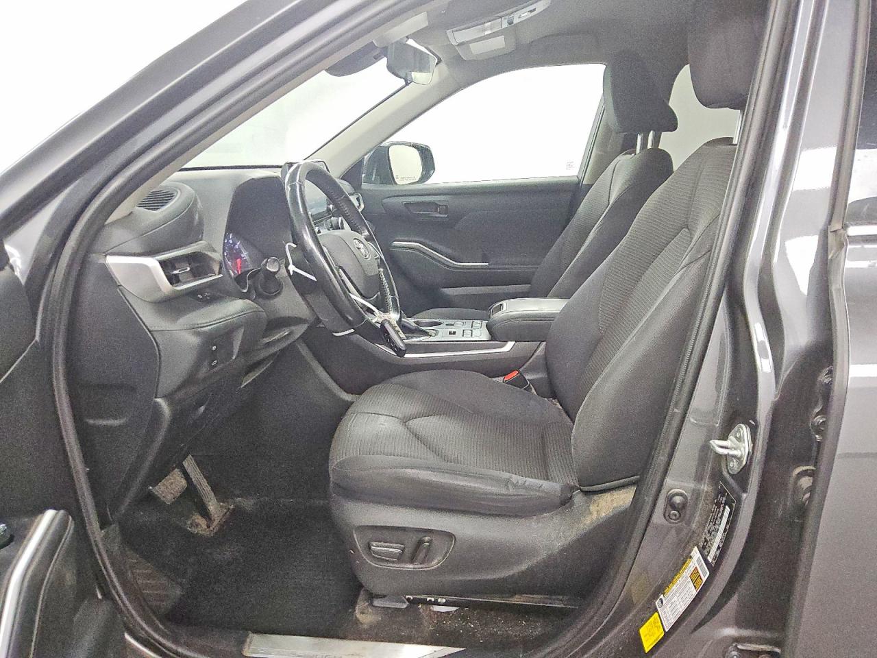2021 TOYOTA HIGHLANDER LE photo 7