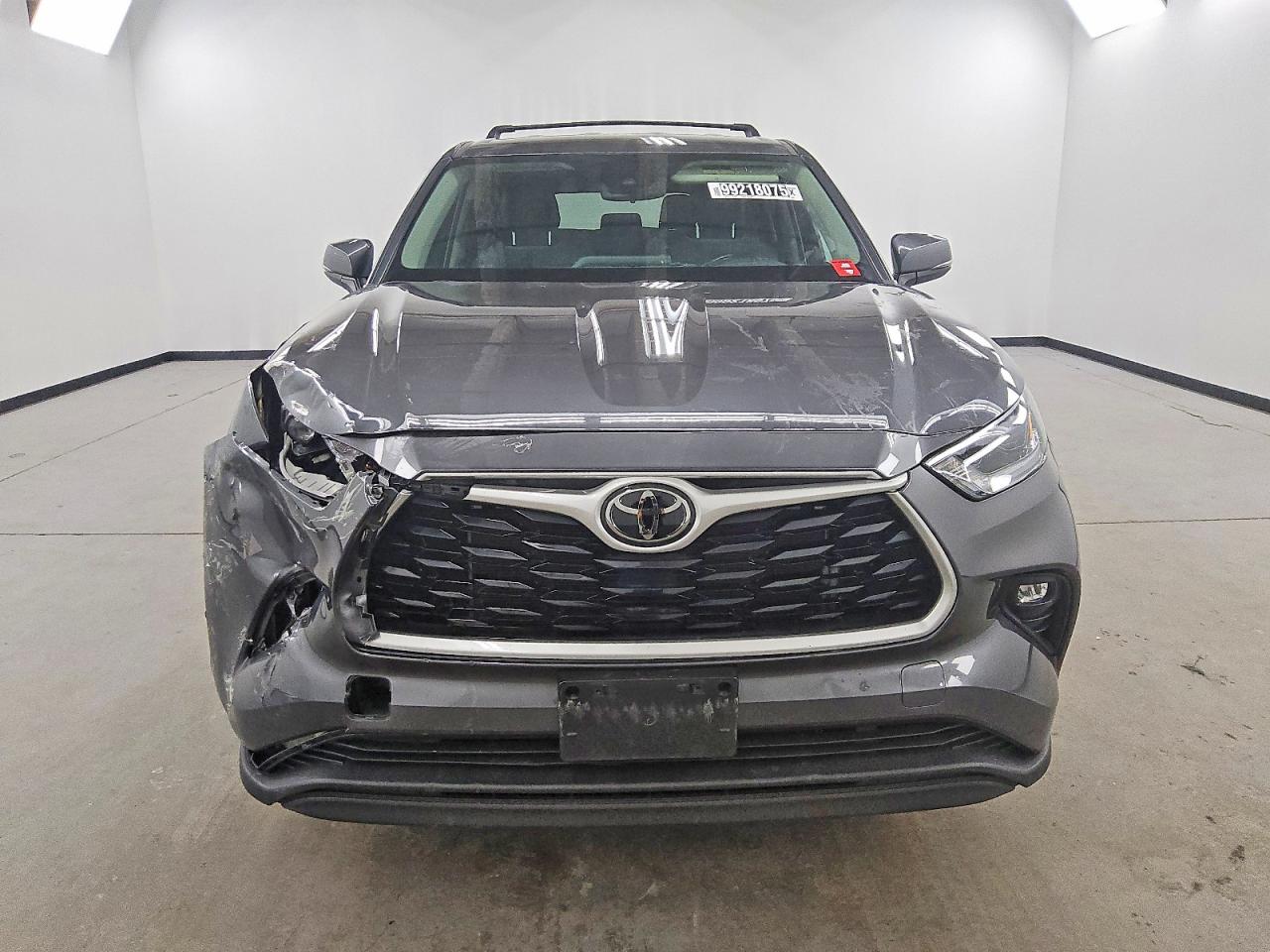 2021 TOYOTA HIGHLANDER LE photo 5