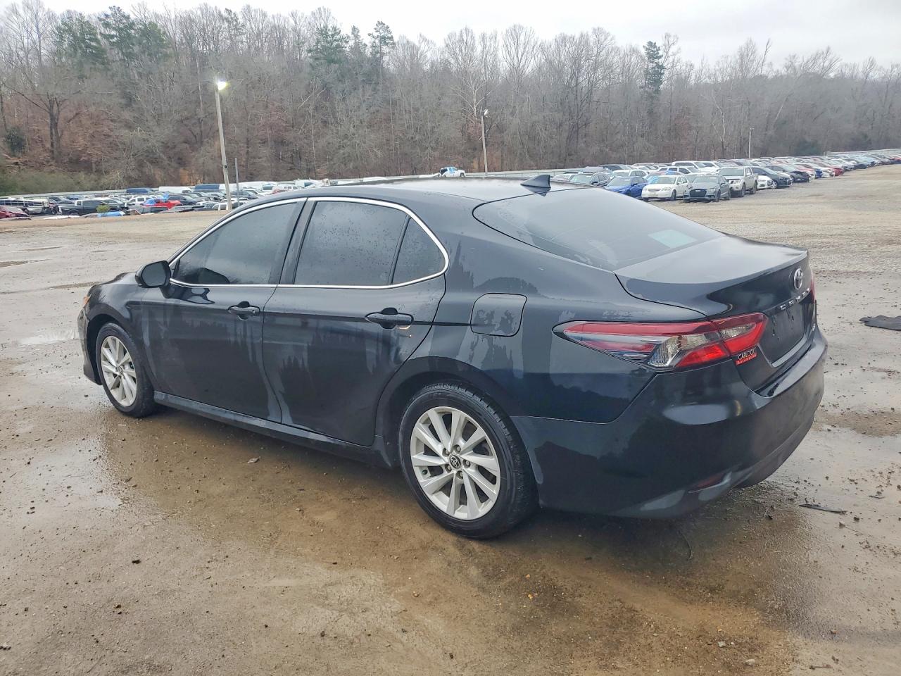 2022 TOYOTA CAMRY LE photo 2