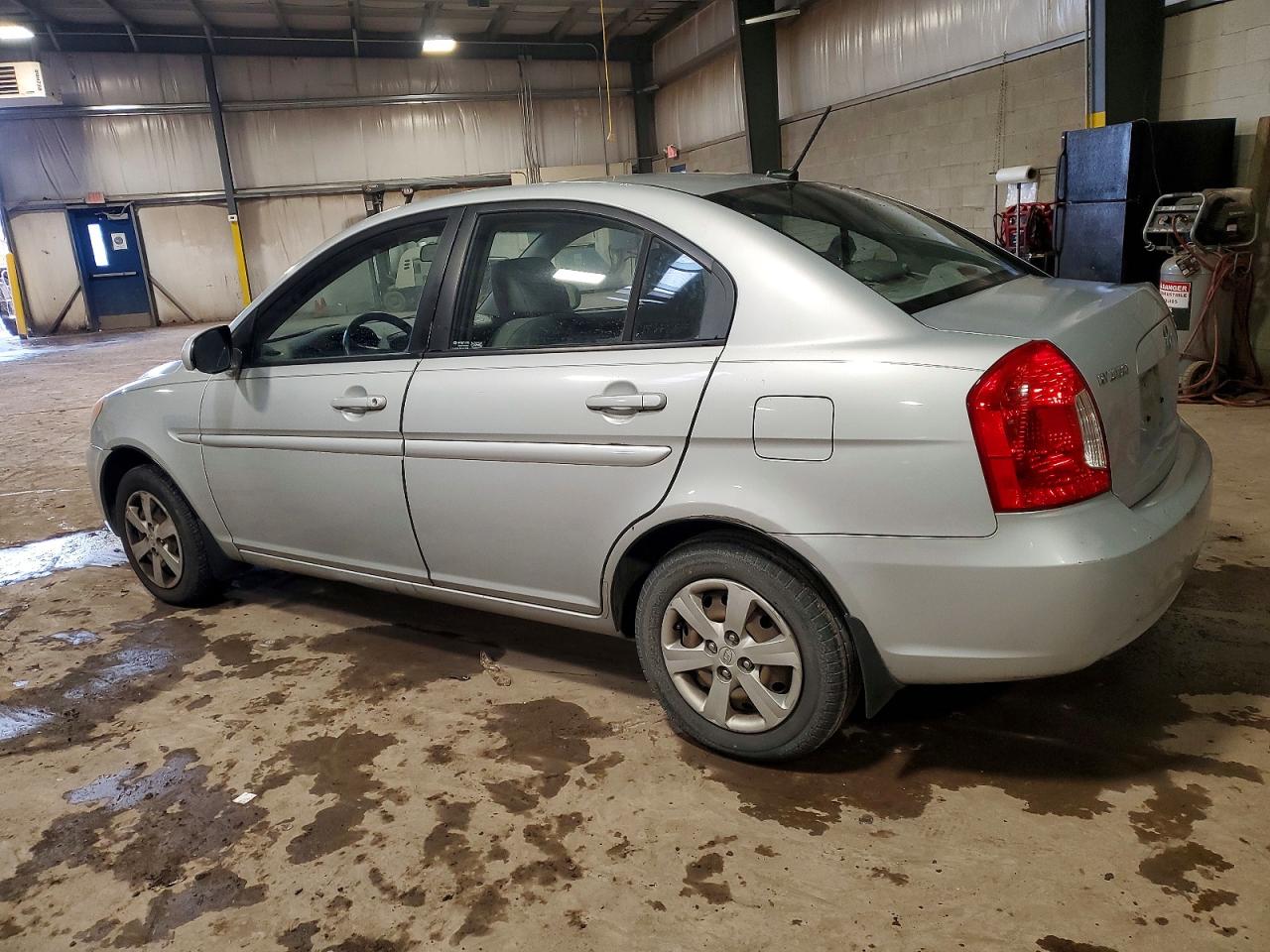 2010 HYUNDAI ACCENT GLS photo 2