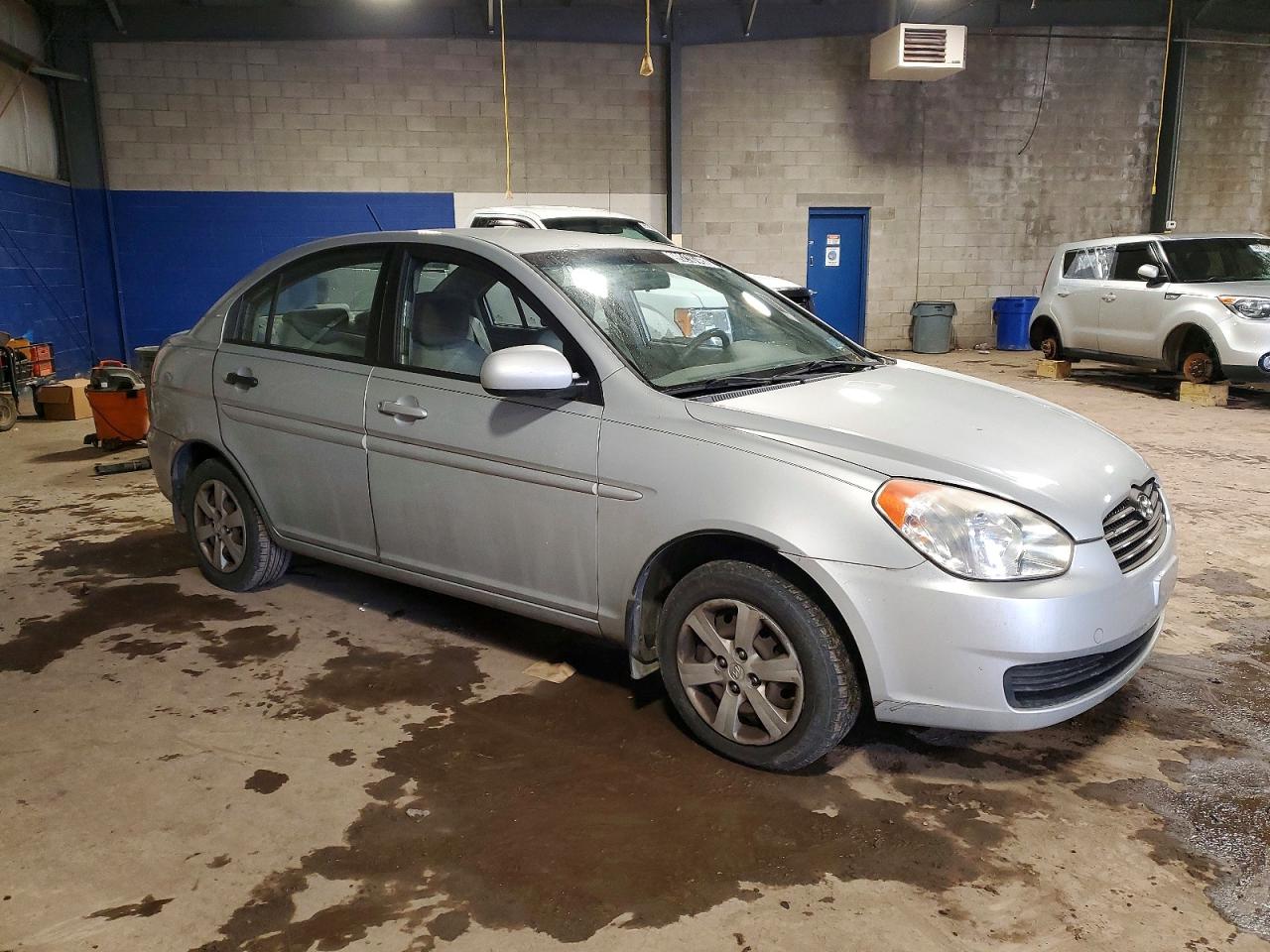2010 HYUNDAI ACCENT GLS photo 4