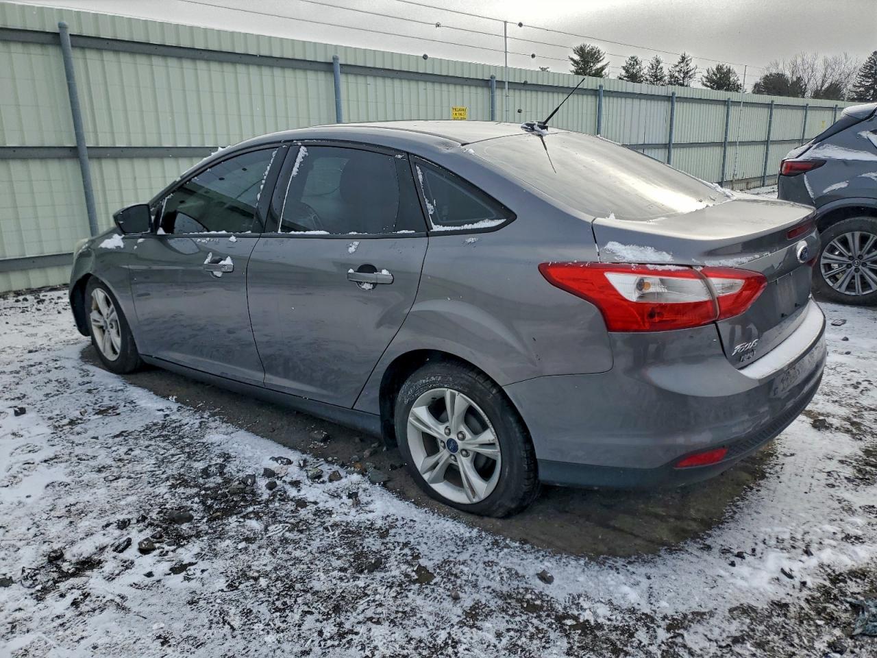 2014 FORD FOCUS SE photo 2