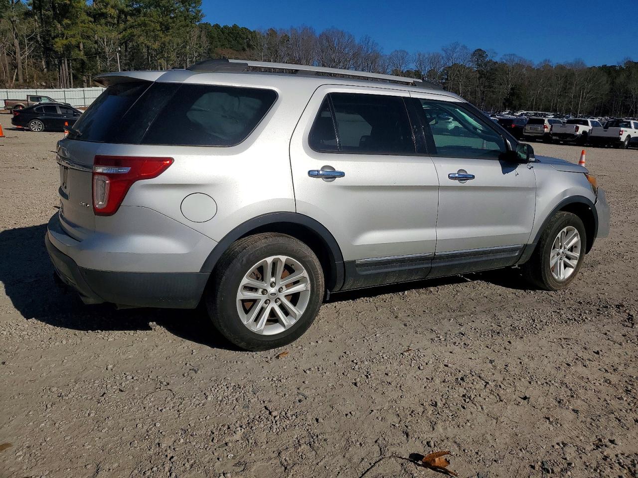 2014 FORD EXPLORER XLT photo 3