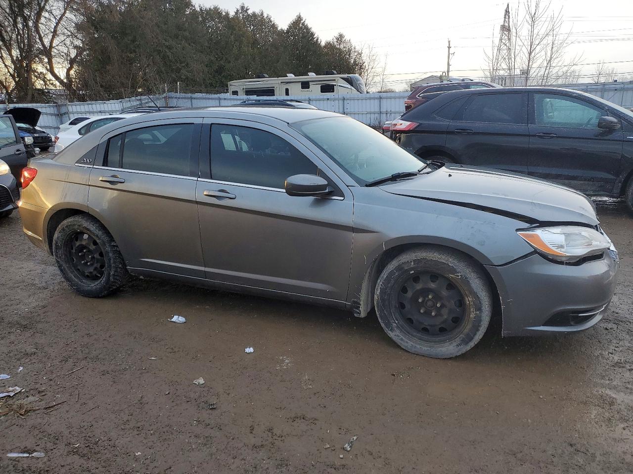 2013 CHRYSLER 200 LX photo 4