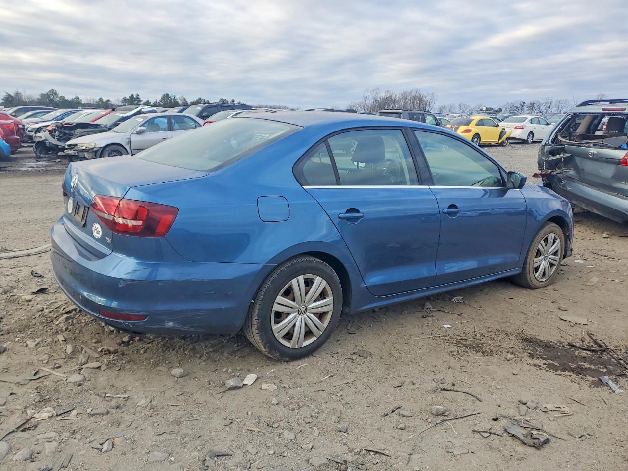 2017 VOLKSWAGEN JETTA S photo 3