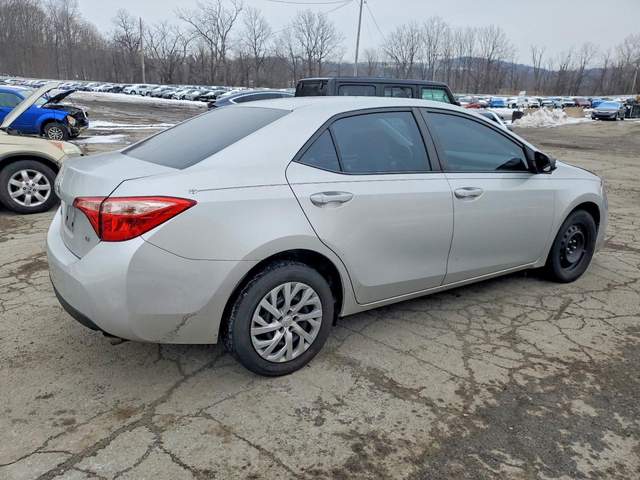 2018 TOYOTA COROLLA L photo 3