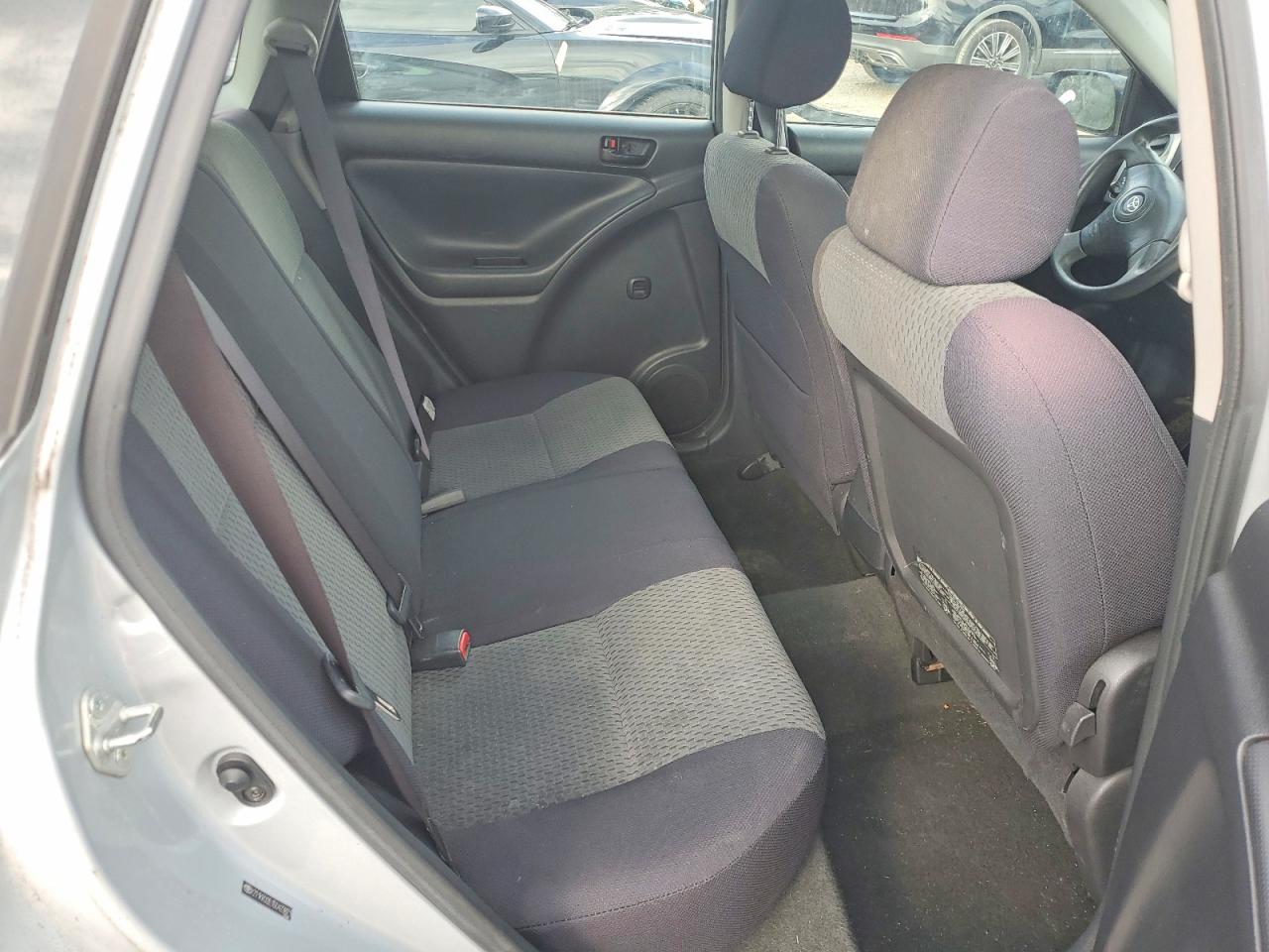 2005 TOYOTA COROLLA MATRIX XR photo 10