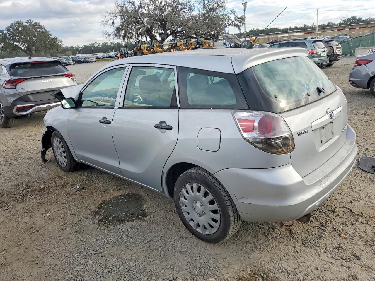 2005 TOYOTA COROLLA MATRIX XR photo 2