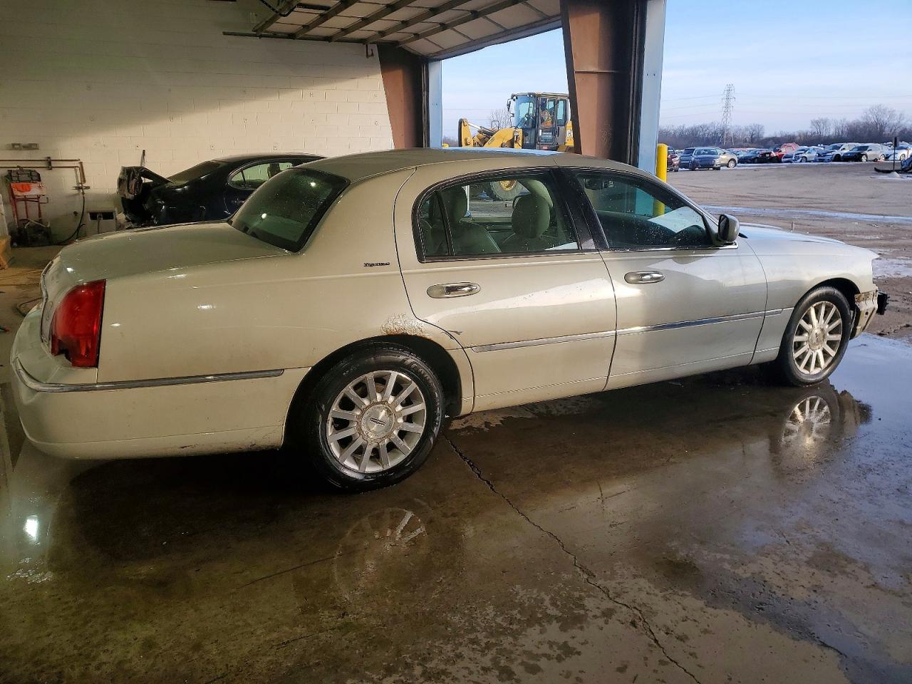 2007 LINCOLN TOWN CAR SIGNATURE photo 3