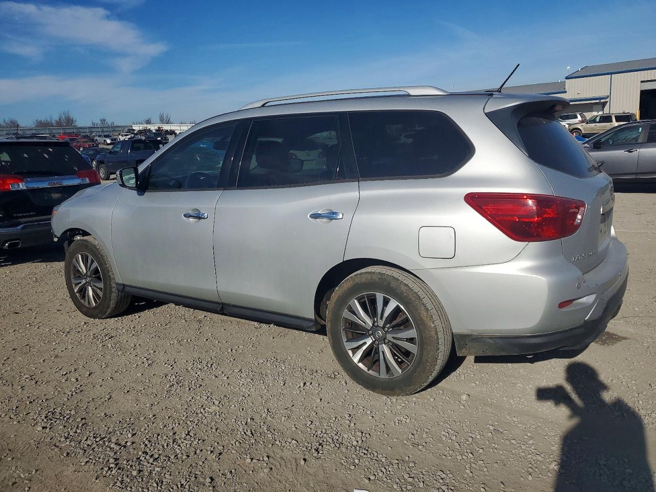 2017 NISSAN PATHFINDER S photo 2