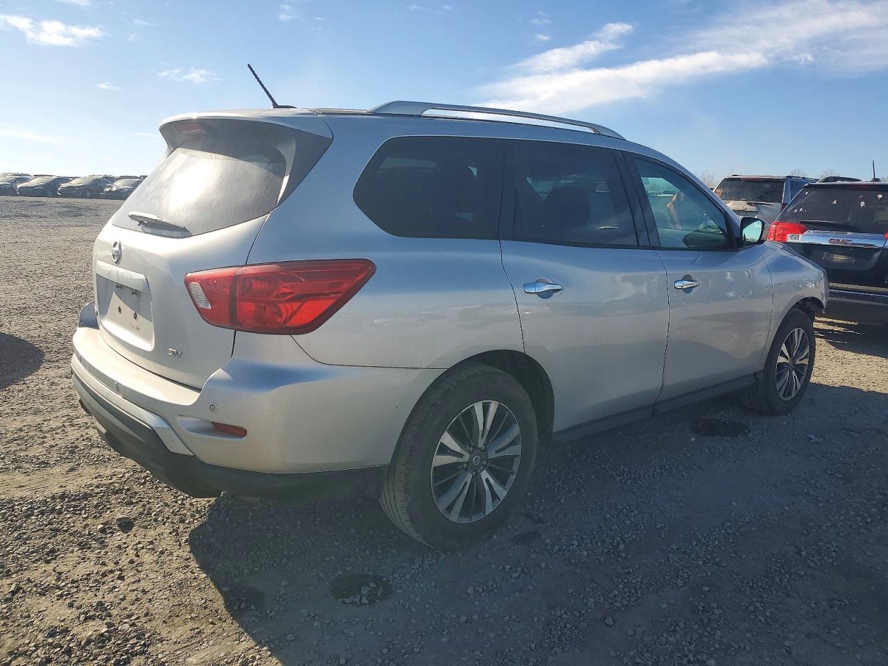 2017 NISSAN PATHFINDER S photo 3