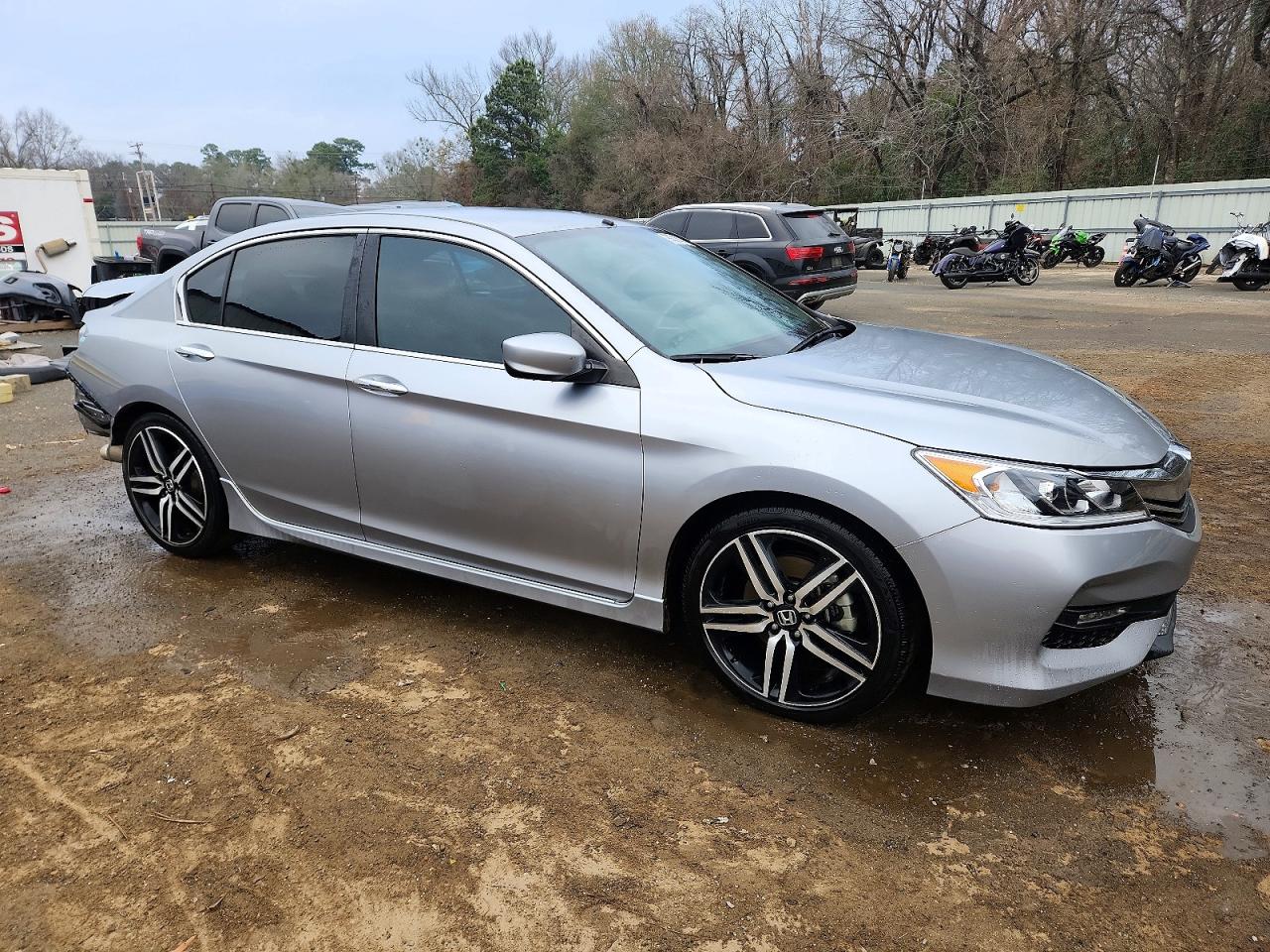 2017 HONDA ACCORD SPORT photo 4