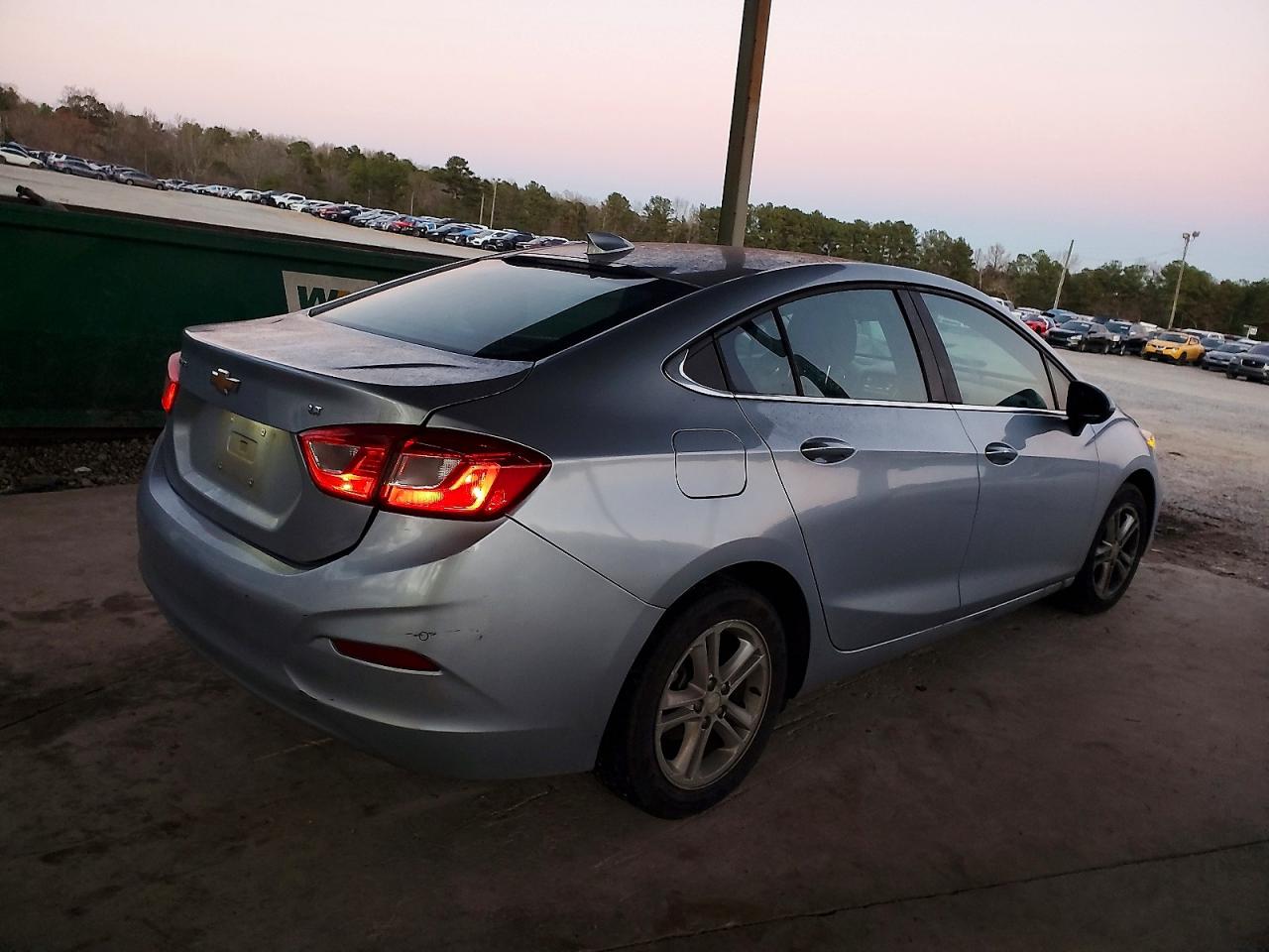 2017 CHEVROLET CRUZE LT photo 3