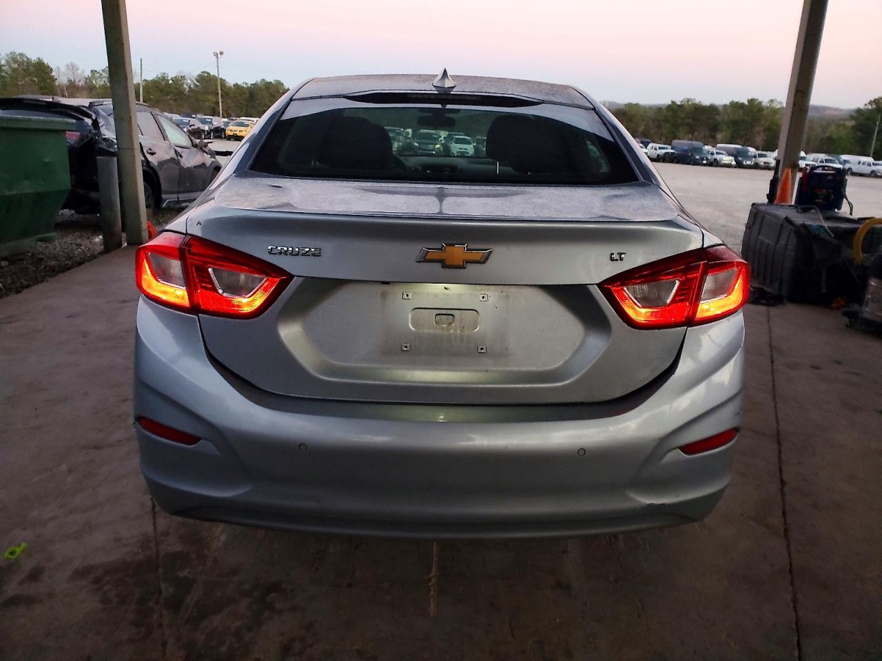 2017 CHEVROLET CRUZE LT photo 6