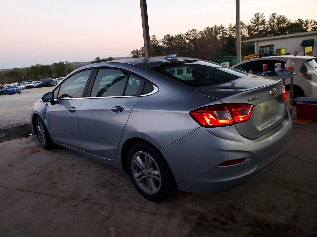 2017 CHEVROLET CRUZE LT photo 2