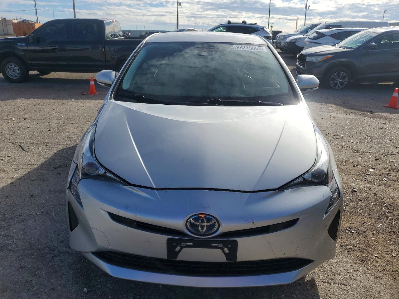 2018 TOYOTA PRIUS photo 5