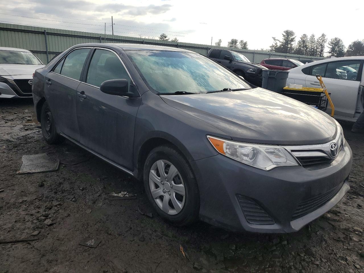 2014 TOYOTA CAMRY L photo 4