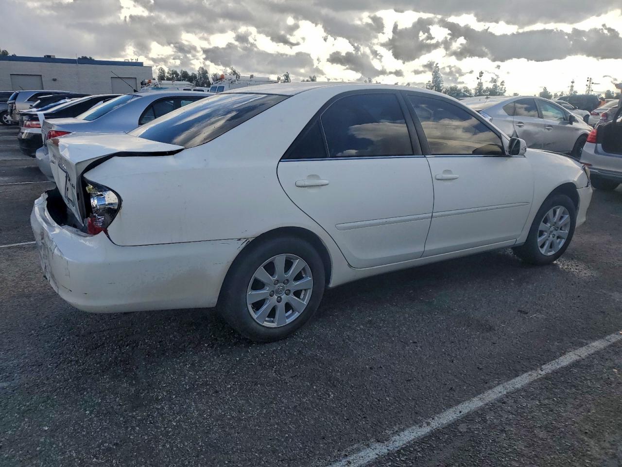 2005 TOYOTA CAMRY LE photo 3
