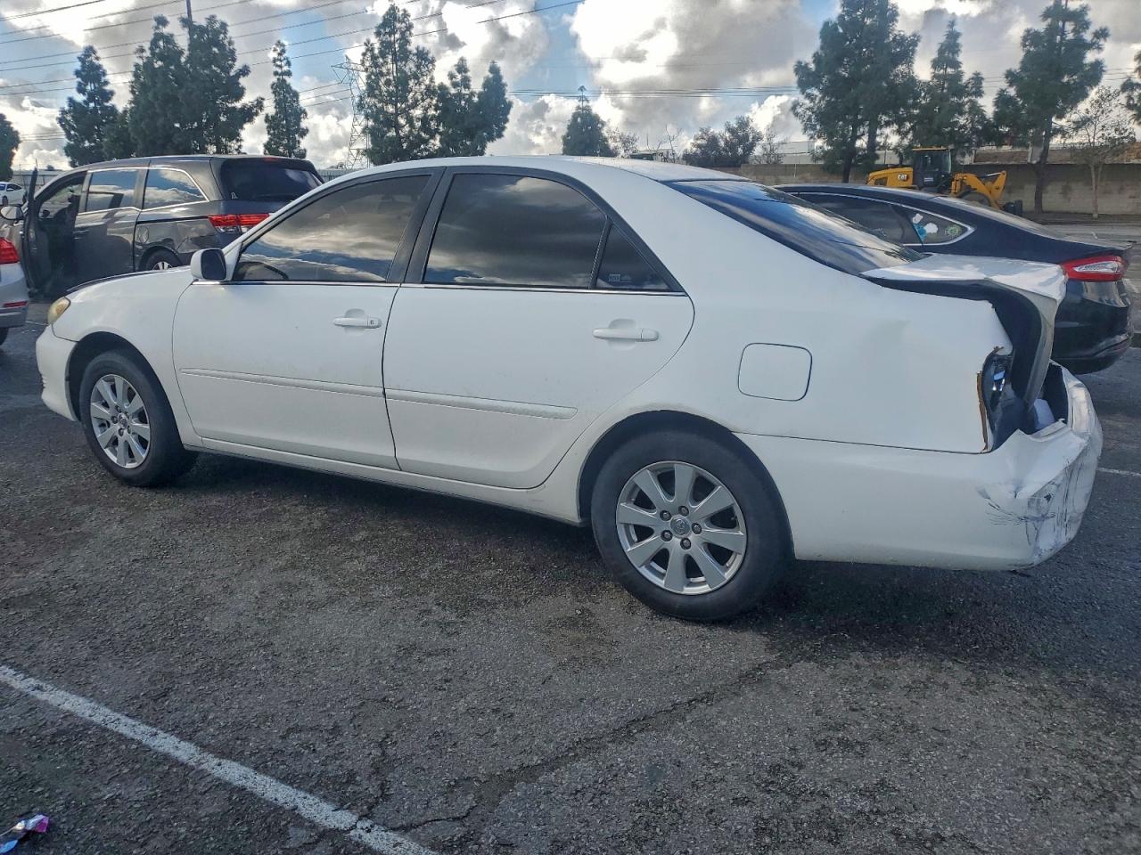 2005 TOYOTA CAMRY LE photo 2