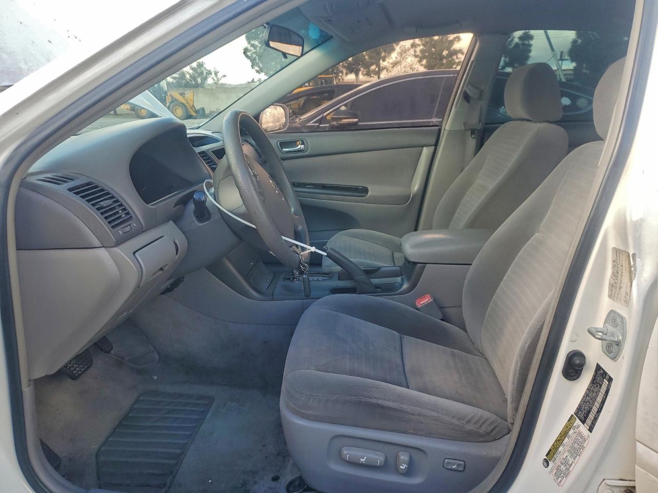 2005 TOYOTA CAMRY LE photo 7