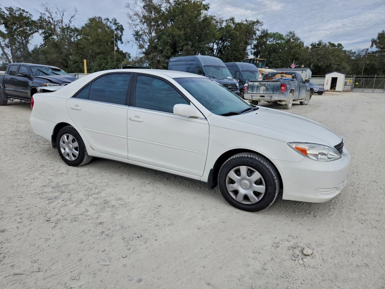2004 TOYOTA CAMRY LE photo 4