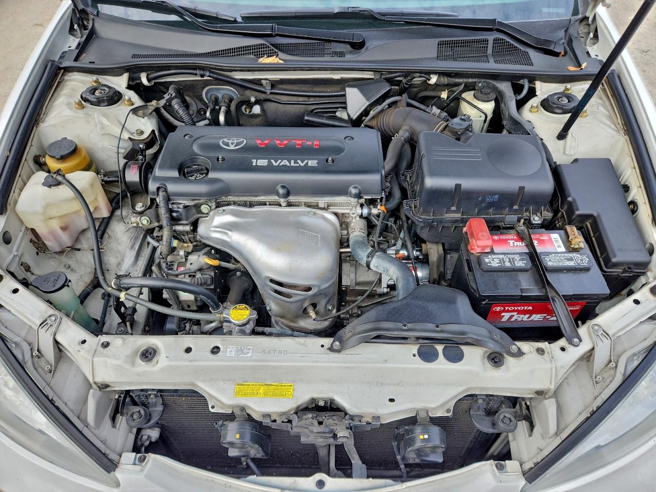 2004 TOYOTA CAMRY LE photo 11