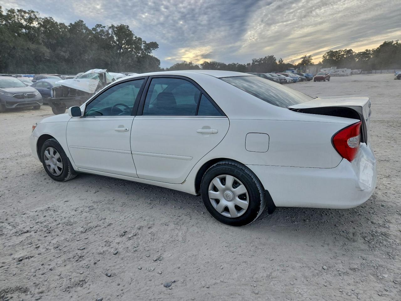 2004 TOYOTA CAMRY LE photo 2