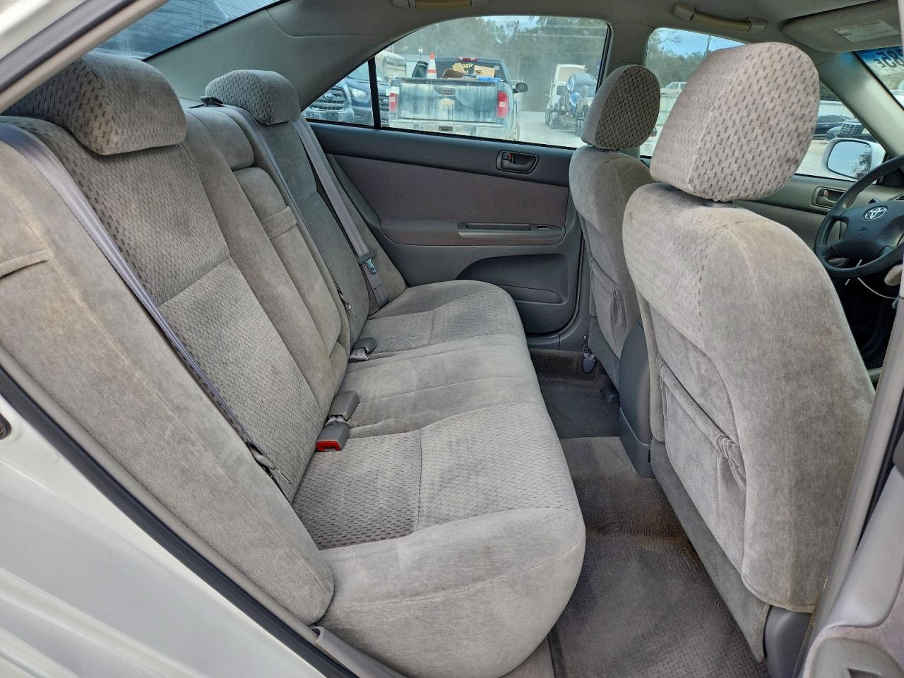 2004 TOYOTA CAMRY LE photo 10