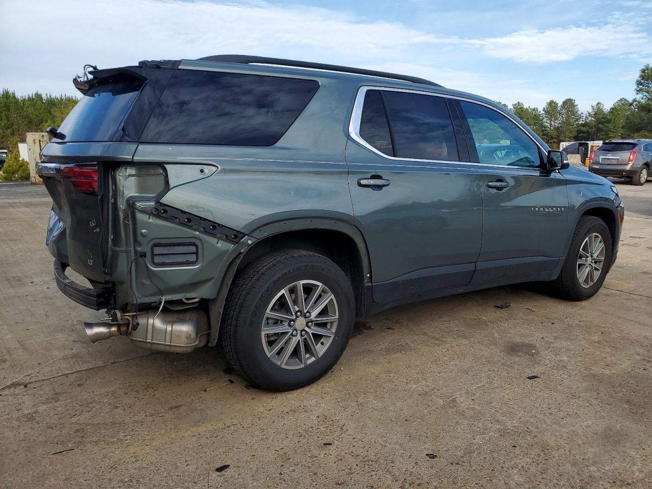 2023 CHEVROLET TRAVERSE LT photo 3