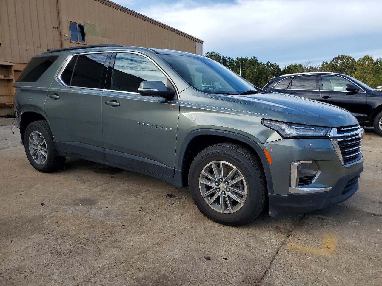 2023 CHEVROLET TRAVERSE LT photo 4