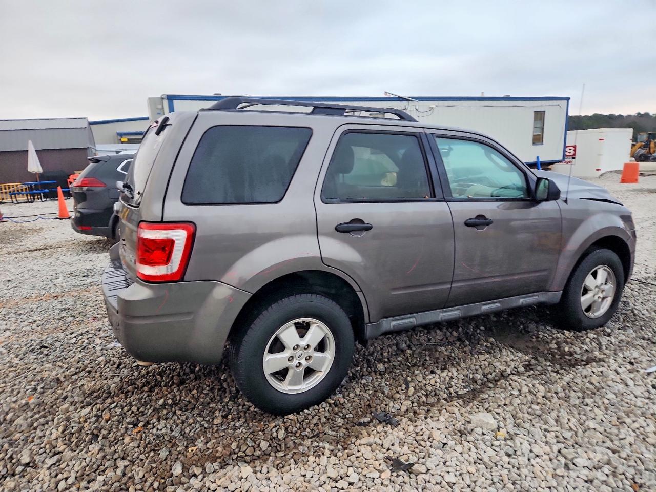 2011 FORD ESCAPE XLT photo 3