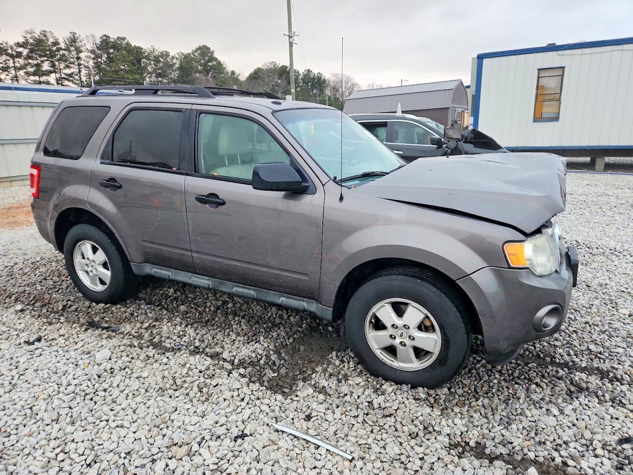 2011 FORD ESCAPE XLT photo 4