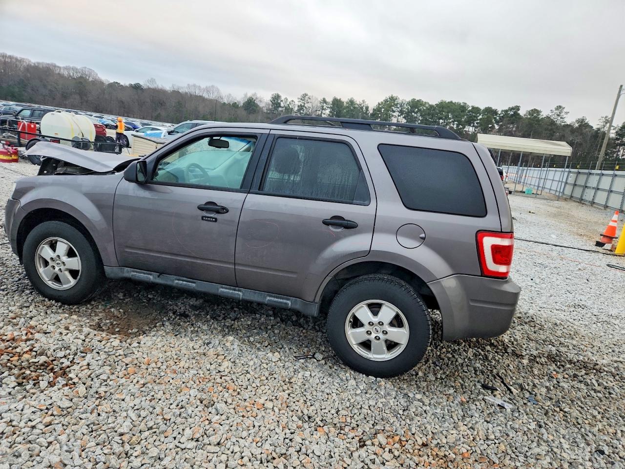 2011 FORD ESCAPE XLT photo 2