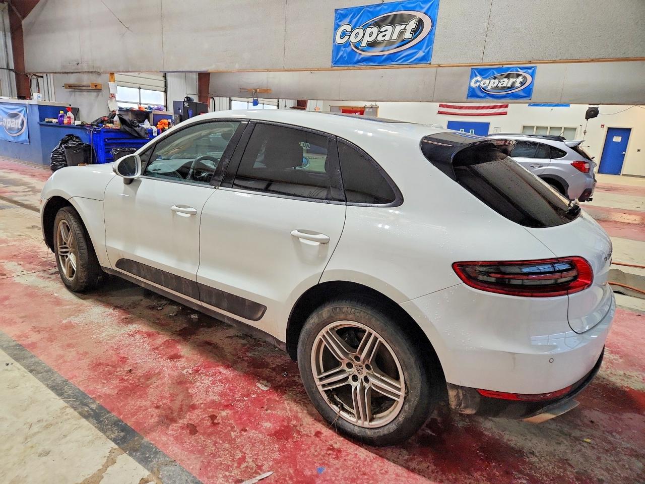 2018 PORSCHE MACAN photo 2