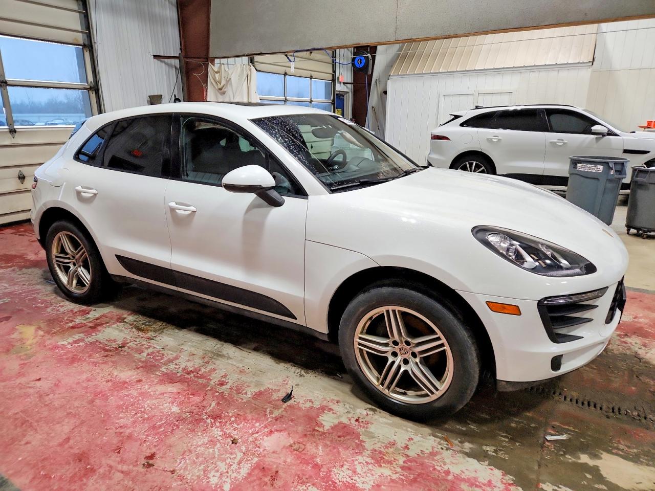 2018 PORSCHE MACAN photo 4